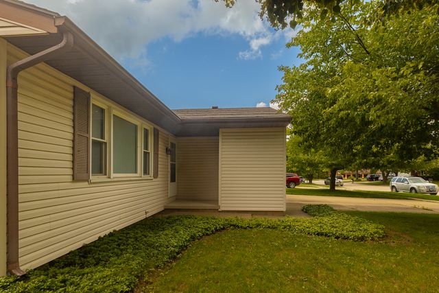 1521 Pebblewood Drive 1521, Sycamore, IL 60178