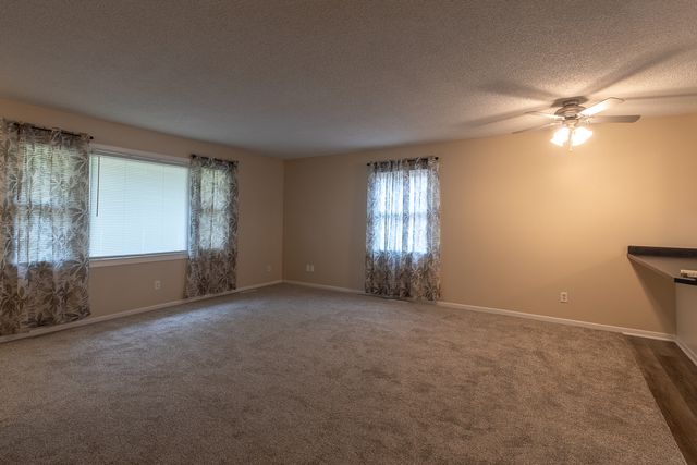 1521 Pebblewood Drive 1521, Sycamore, IL 60178