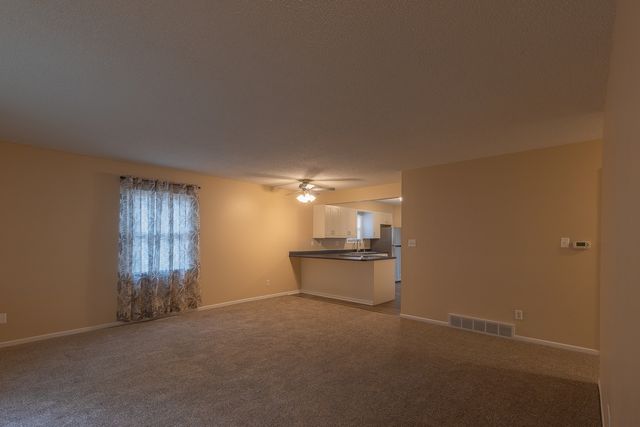 1521 Pebblewood Drive 1521, Sycamore, IL 60178
