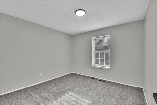 203 SE Winburn Trail, Lee's Summit, MO 64063