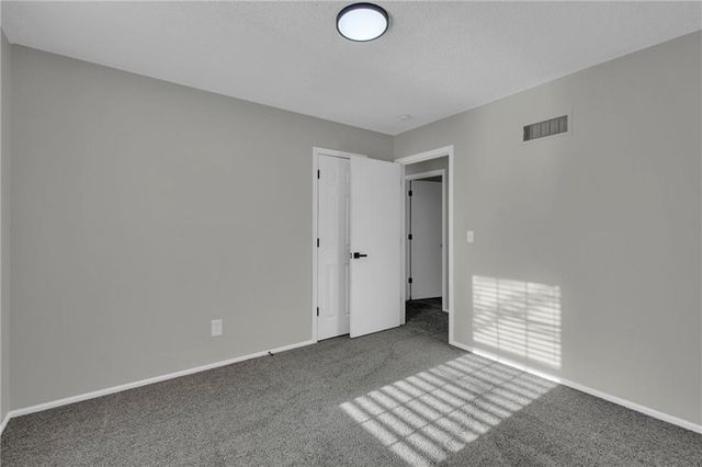 203 SE Winburn Trail, Lee's Summit, MO 64063