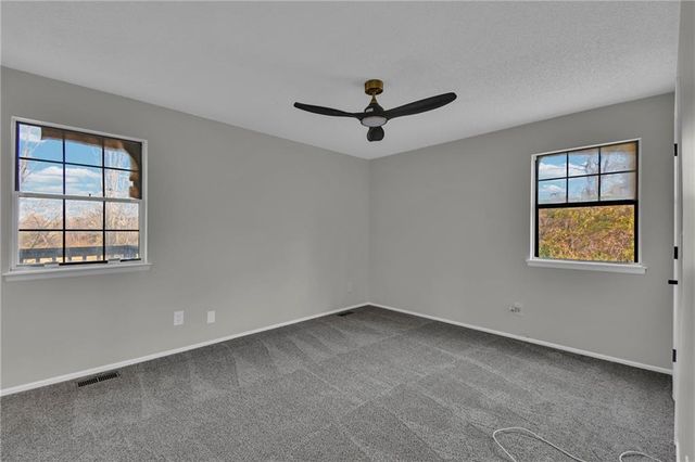 203 SE Winburn Trail, Lee's Summit, MO 64063