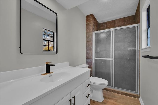 203 SE Winburn Trail, Lee's Summit, MO 64063