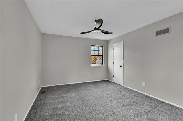 203 SE Winburn Trail, Lee's Summit, MO 64063