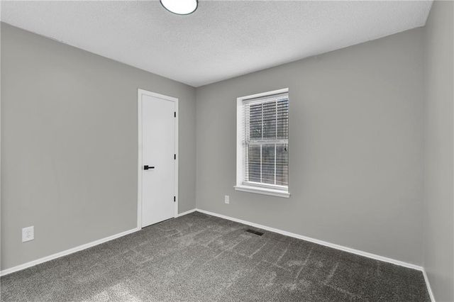 203 SE Winburn Trail, Lee's Summit, MO 64063