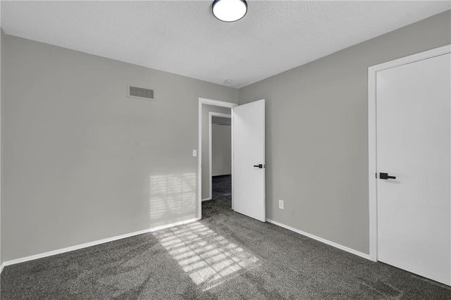 203 SE Winburn Trail, Lee's Summit, MO 64063