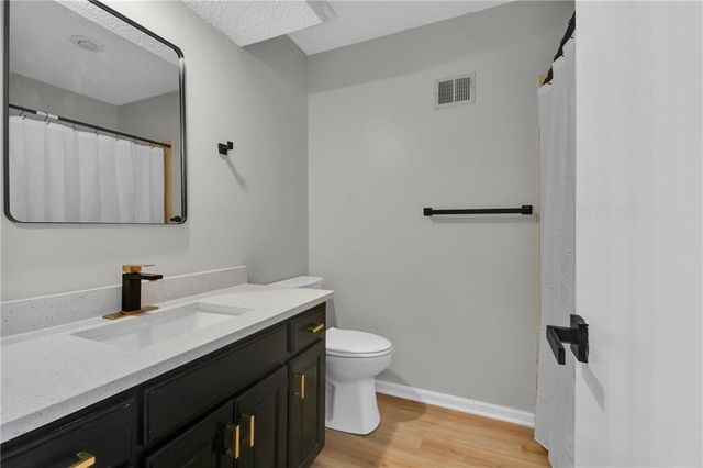 203 SE Winburn Trail, Lee's Summit, MO 64063