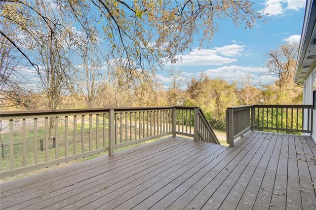 203 SE Winburn Trail, Lee's Summit, MO 64063