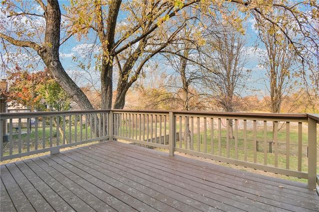 203 SE Winburn Trail, Lee's Summit, MO 64063