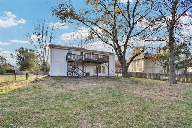 203 SE Winburn Trail, Lee's Summit, MO 64063