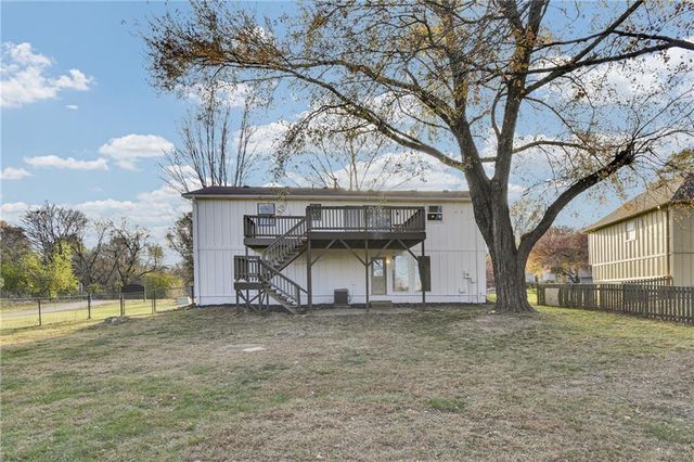 203 SE Winburn Trail, Lee's Summit, MO 64063