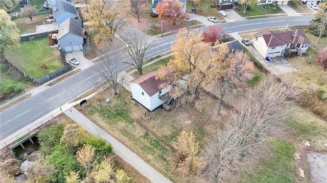 203 SE Winburn Trail, Lee's Summit, MO 64063