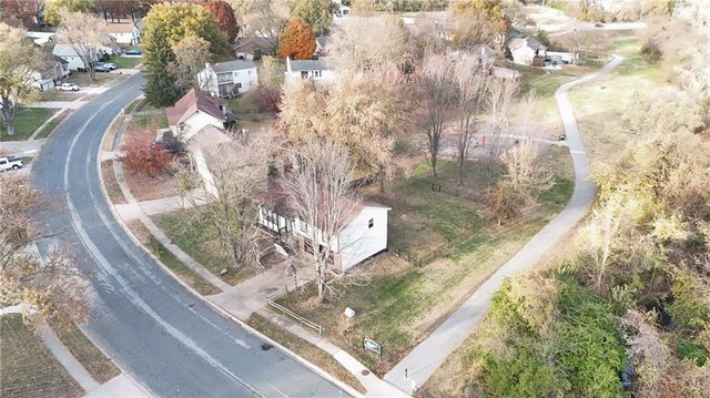 203 SE Winburn Trail, Lee's Summit, MO 64063