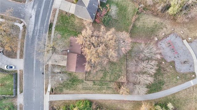 203 SE Winburn Trail, Lee's Summit, MO 64063