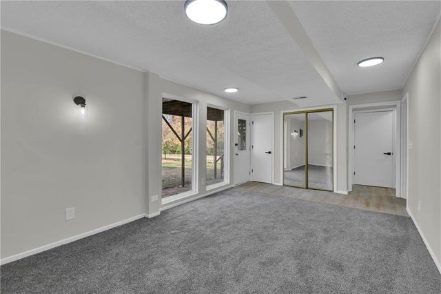 203 SE Winburn Trail, Lee's Summit, MO 64063