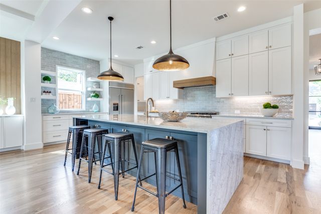 7323 Casa Loma Avenue, Dallas, TX 75214