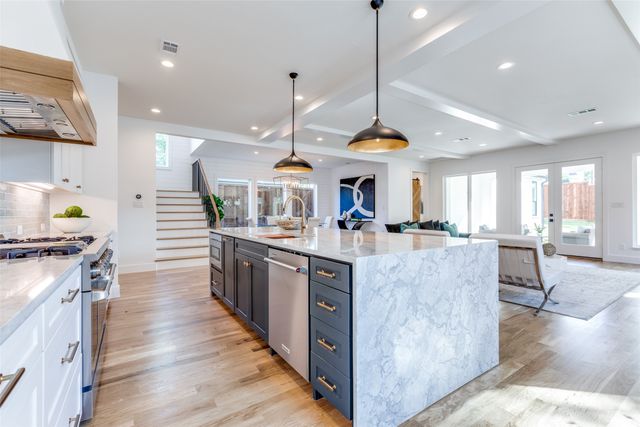 7323 Casa Loma Avenue, Dallas, TX 75214