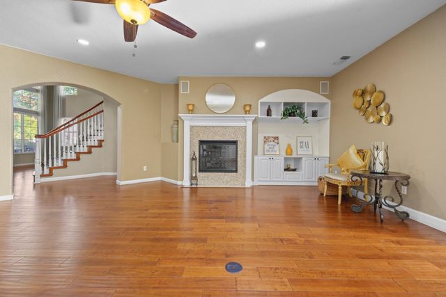 4001 Bella Tuscany Dr, Modesto, CA 95356