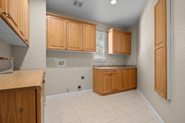 4001 Bella Tuscany Dr, Modesto, CA 95356