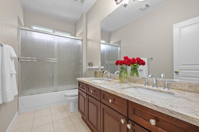4001 Bella Tuscany Dr, Modesto, CA 95356
