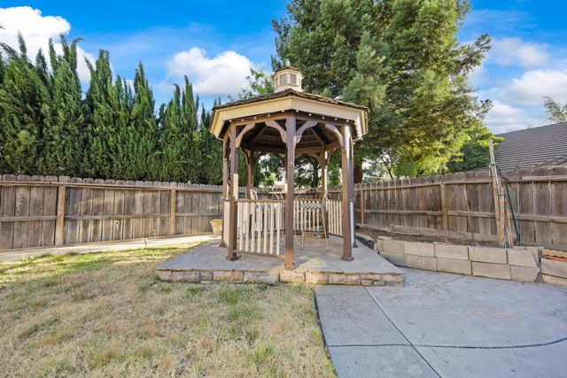 4001 Bella Tuscany Dr, Modesto, CA 95356
