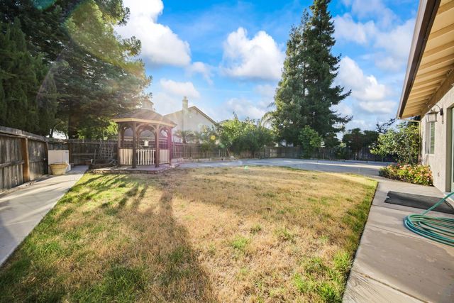 4001 Bella Tuscany Dr, Modesto, CA 95356