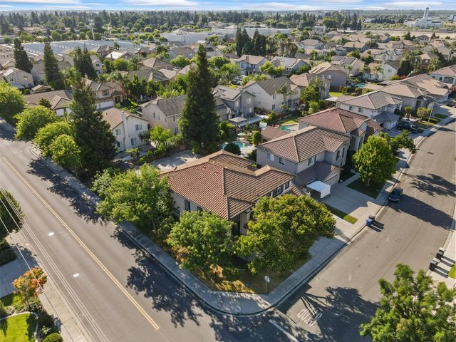 4001 Bella Tuscany Dr, Modesto, CA 95356