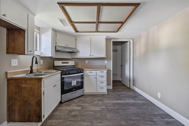 13919 Highway Ave, Hanford, CA 93202