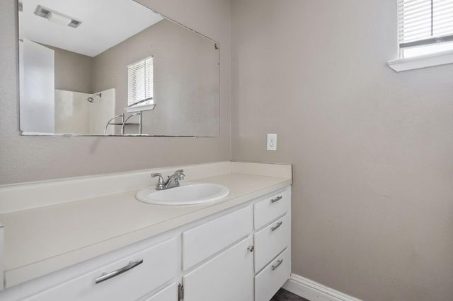 13919 Highway Ave, Hanford, CA 93202