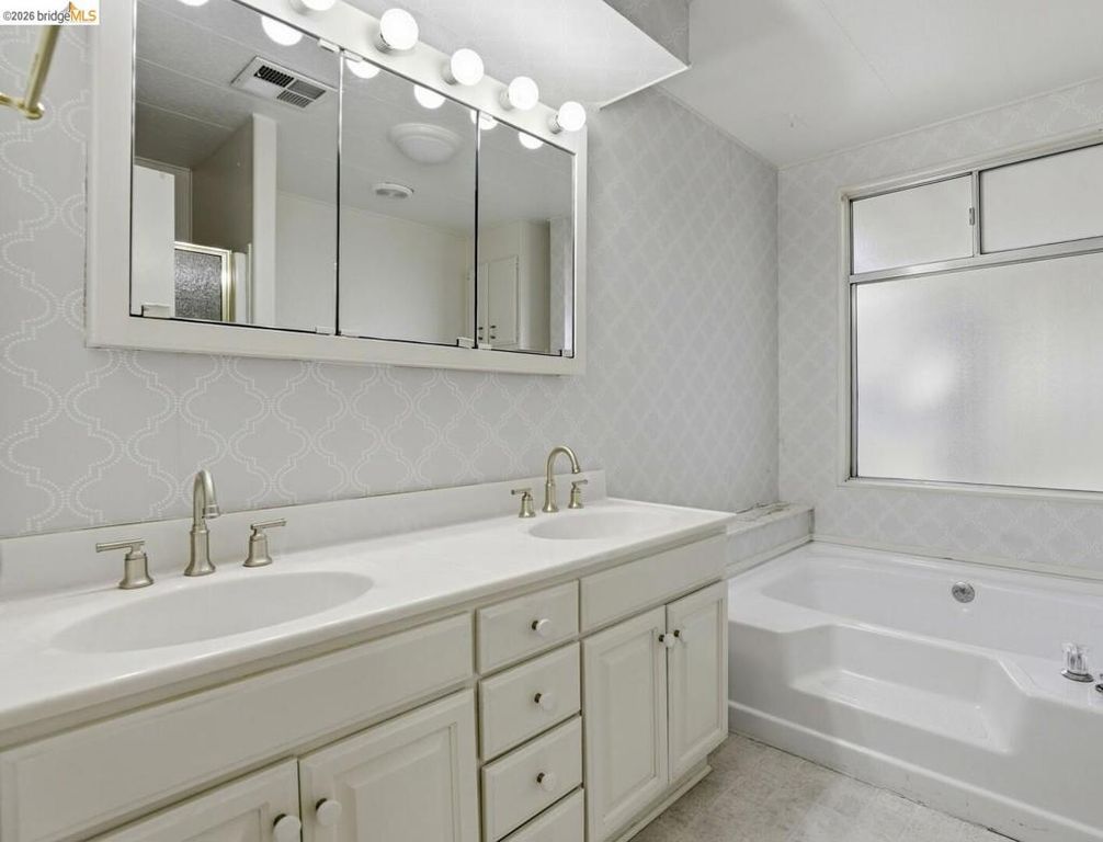 Image 12 of property listing at 275 Burnett AVE, Morgan Hill, CA 95037