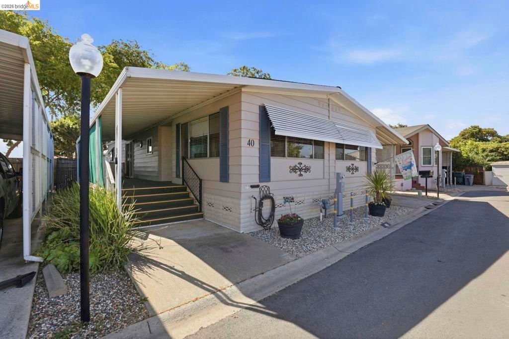 Image 16 of property listing at 275 Burnett AVE, Morgan Hill, CA 95037