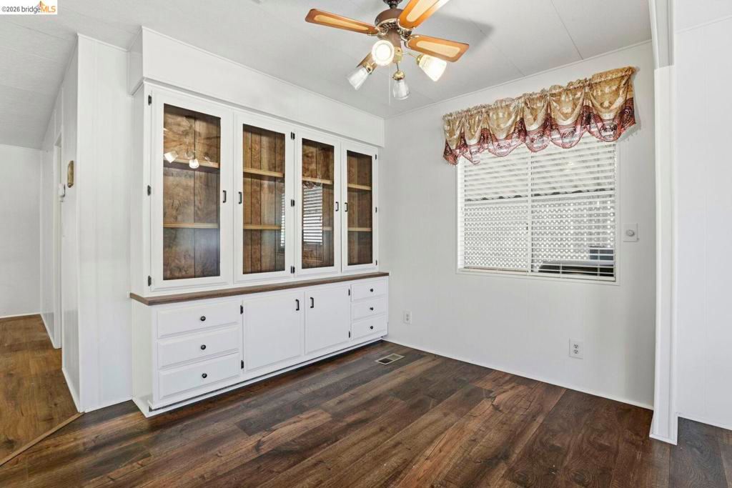 Image 5 of property listing at 275 Burnett AVE, Morgan Hill, CA 95037