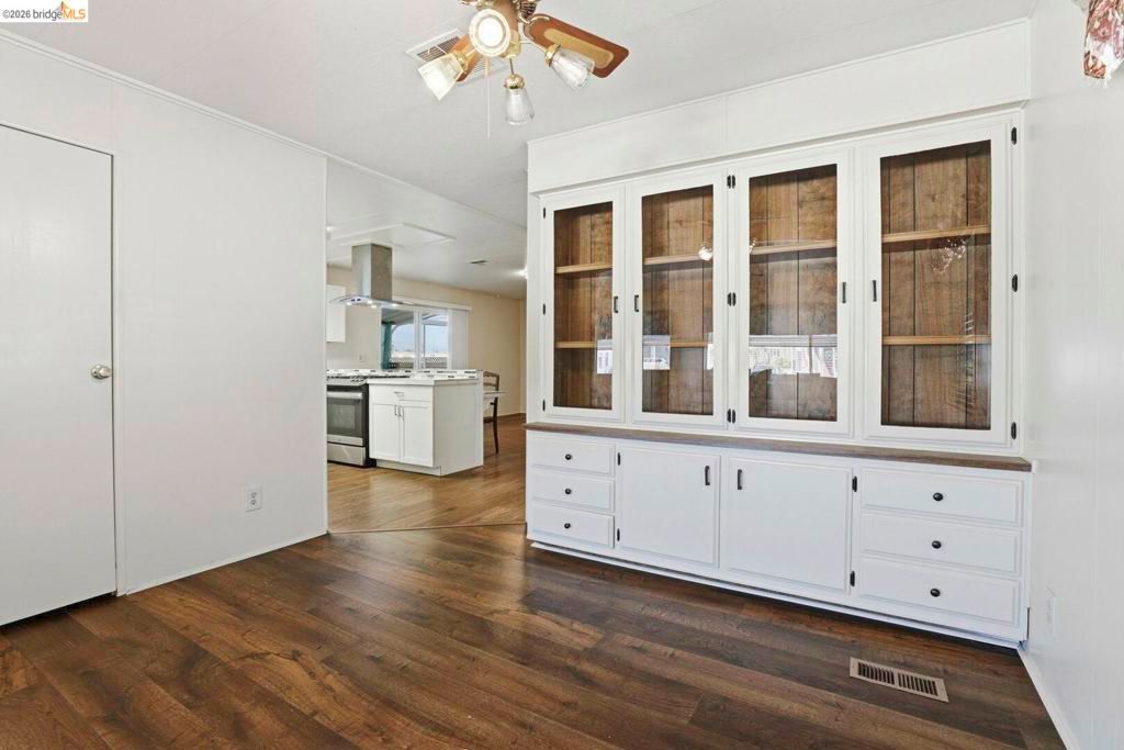 Image 6 of property listing at 275 Burnett AVE, Morgan Hill, CA 95037