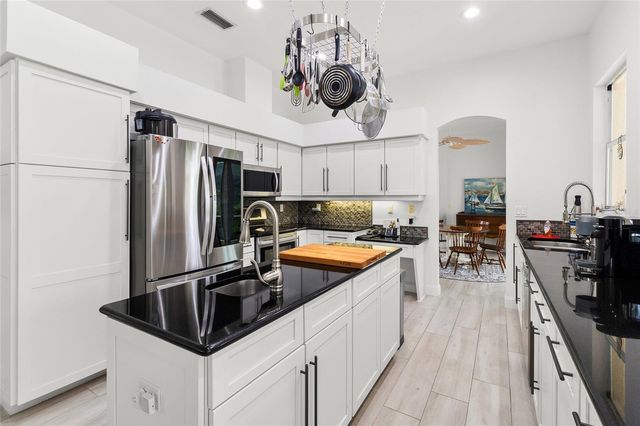 4815 QUEEN PALM TERRACE NE, St Petersburg, FL 33703