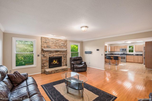 285 Indian Lake Road, Oxford Charter Township, MI 48371