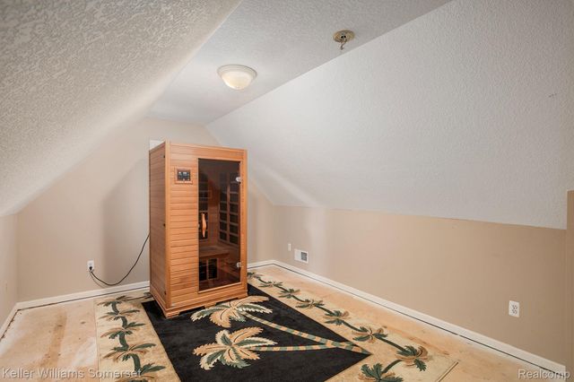 285 Indian Lake Road, Oxford Charter Township, MI 48371