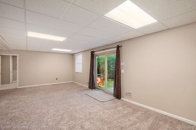 285 Indian Lake Road, Oxford Charter Township, MI 48371