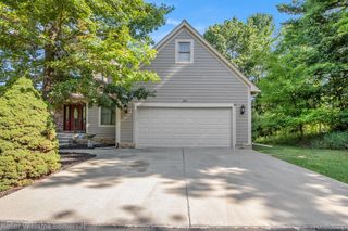285 Indian Lake Road, Oxford Charter Township, MI 48371