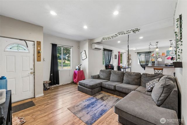 4712 S Warner Street, Tacoma, WA 98409