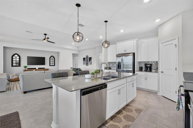 6061 CLAYSTONE WAY, Mount Dora, FL 32757