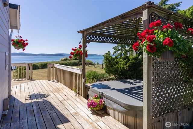 405 Lopez Road, Lopez Island, WA 98261