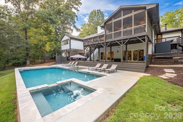 3525 Windbluff Drive, Charlotte, NC 28277