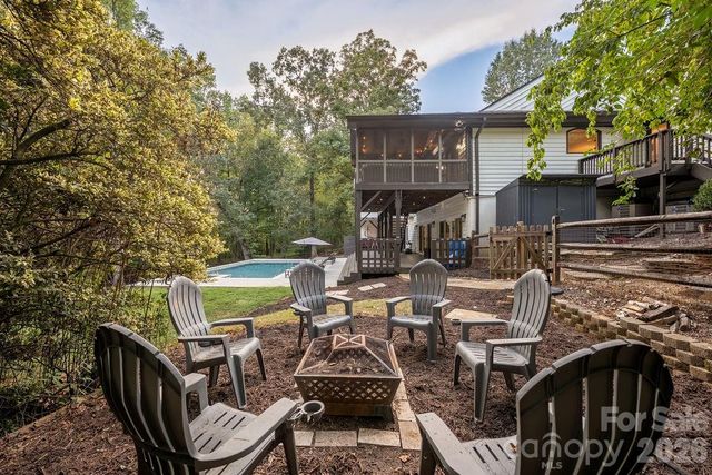 3525 Windbluff Drive, Charlotte, NC 28277