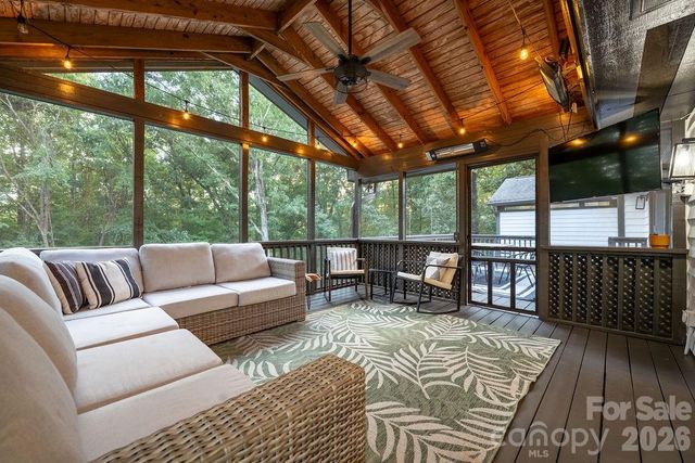 3525 Windbluff Drive, Charlotte, NC 28277