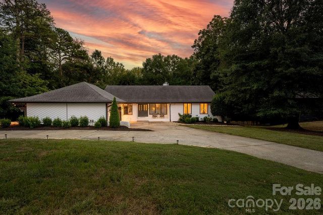 3525 Windbluff Drive, Charlotte, NC 28277