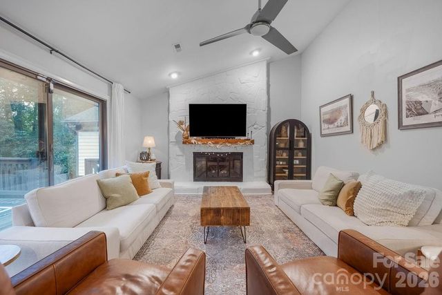 3525 Windbluff Drive, Charlotte, NC 28277