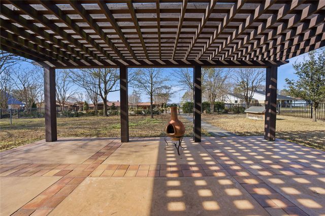 195 Enchanted Drive, Enchanted Oaks, TX 75156