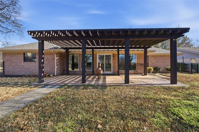 195 Enchanted Drive, Enchanted Oaks, TX 75156