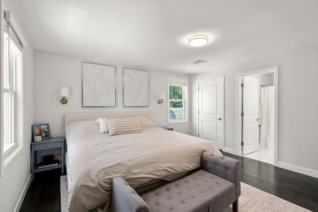 9 Beach Rd, Pembroke, MA 02359