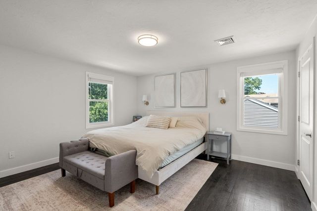 9 Beach Rd, Pembroke, MA 02359